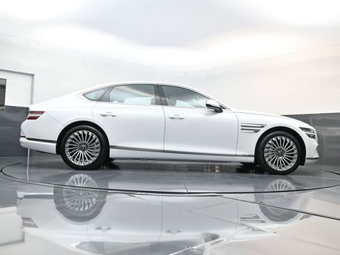 Used 2024 Genesis G80 image 21