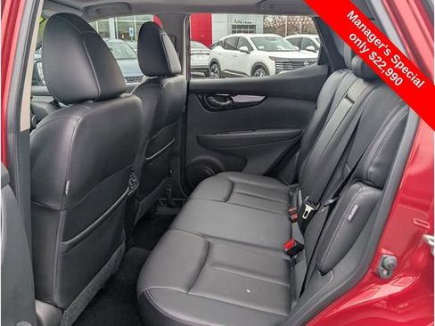 Used 2022 Nissan Rogue Sport SL w/ Premium Package image 9