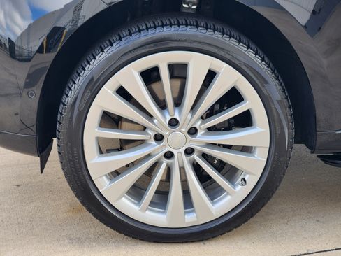 Used 2024 Land Rover Range Rover Long Wheelbase SE image 11