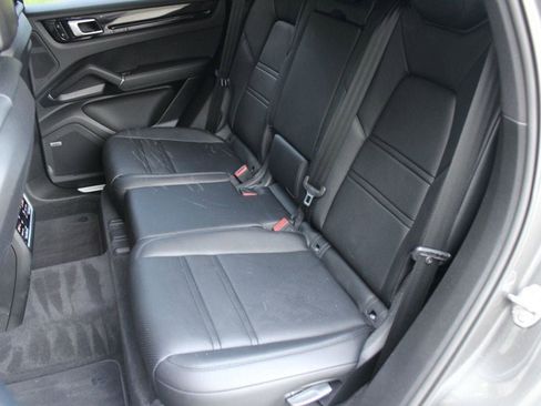 Used 2019 Porsche Cayenne S image 15