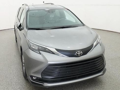 New 2026 Toyota Sienna XLE FWD image 8