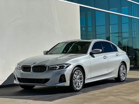 New 2025 BMW 330i xDrive Sedan w/ Convenience Package image 9