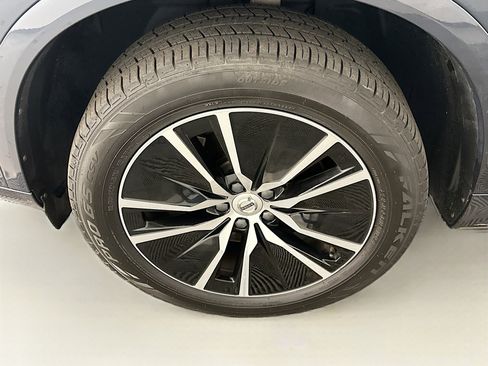 Used 2020 Volvo XC90 T5 Momentum image 11