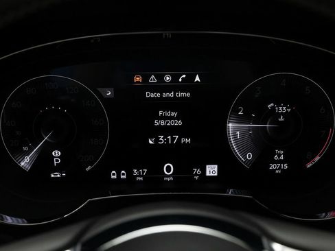Used 2023 Bentley Bentayga Extended Wheelbase AWD/4WD image 23
