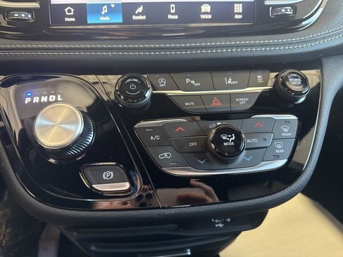 New 2026 Chrysler Pacifica Select image 26