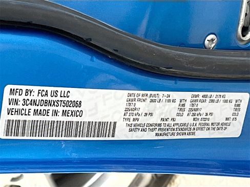 Used 2025 Jeep Compass Latitude image 31