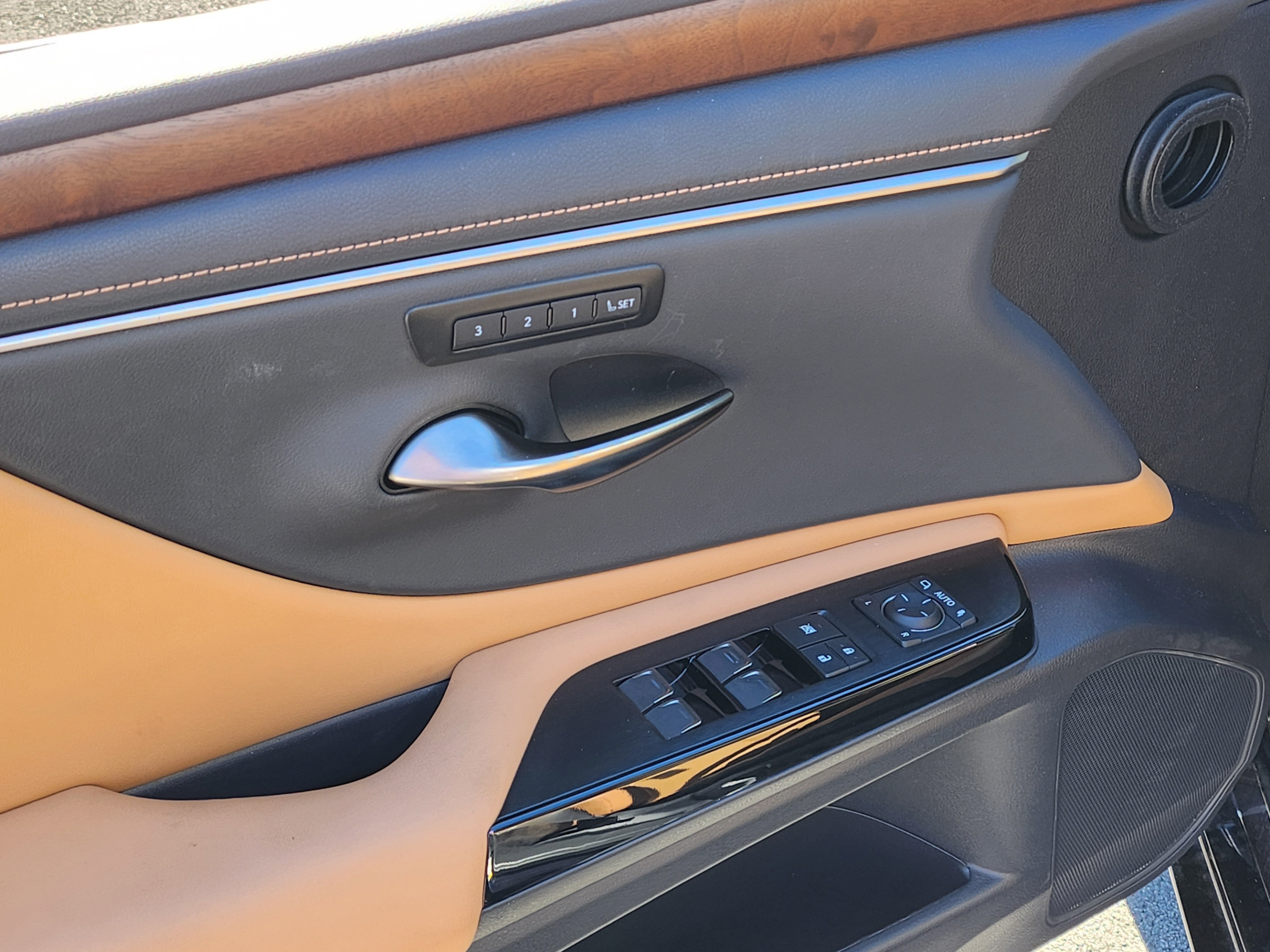 Certified 2025 Lexus ES 350 w/ Premium Package FWD image 8