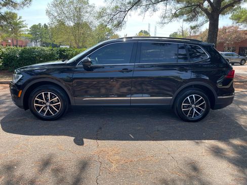 Used 2021 Volkswagen Tiguan SE image 2