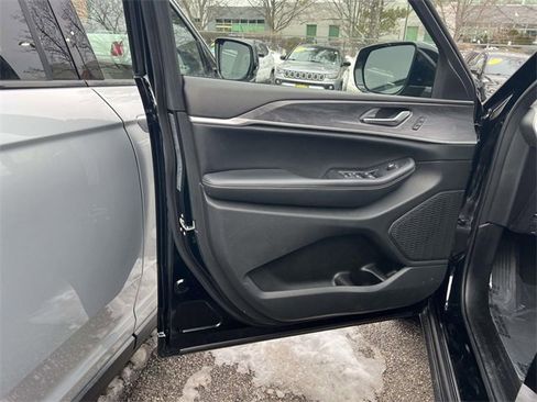 Certified 2023 Jeep Grand Cherokee Limited image 15