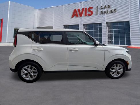 Used 2024 Kia Soul LX w/ Option Group 015 FWD image 5