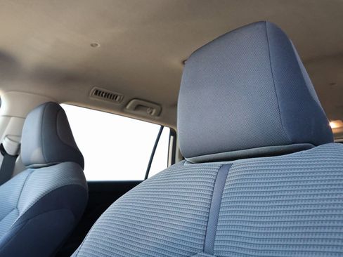 Used 2021 Toyota Highlander L image 15