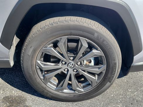 Used 2022 Toyota RAV4 XLE Premium image 10