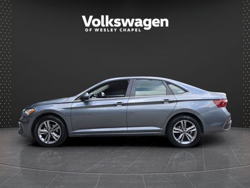 Certified 2024 Volkswagen Jetta SE FWD image 5