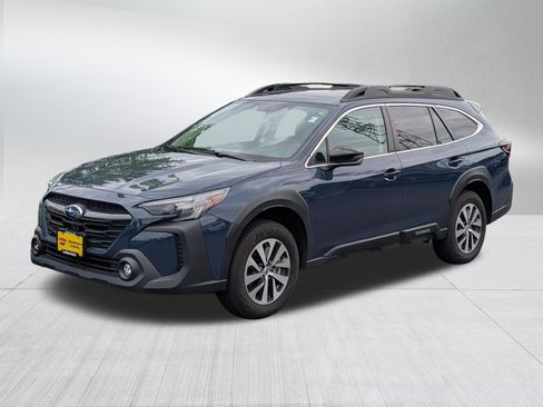 Used 2025 Subaru Outback Premium AWD/4WD image 3