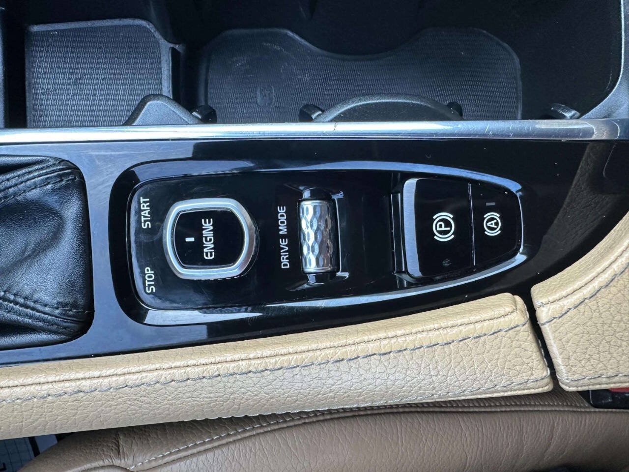 Used 2017 Volvo XC90 T6 Momentum w/ Vision Package AWD/4WD image 37
