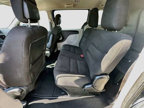 Used 2020 Dodge Grand Caravan SE FWD image 24
