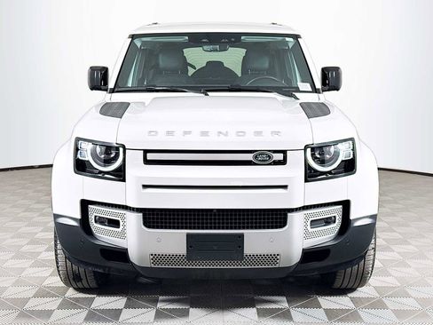 Used 2025 Land Rover Defender 110 S image 2