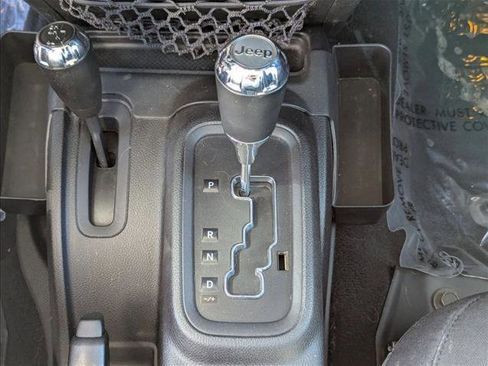 Used 2016 Jeep Wrangler Unlimited Rubicon w/ Connectivity Group image 12