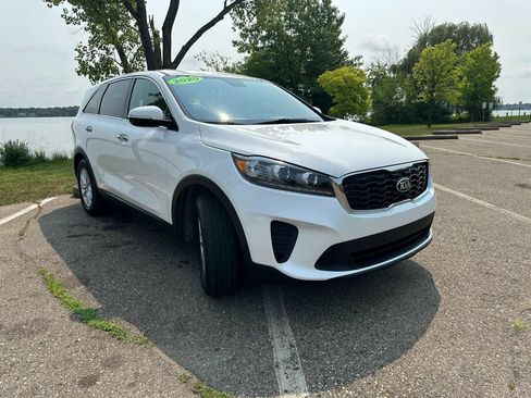 Used 2020 Kia Sorento LX FWD image 3