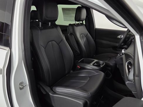 New 2026 Chrysler Pacifica Select image 36