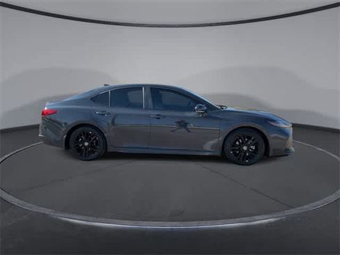 Used 2025 Toyota Camry SE image 9