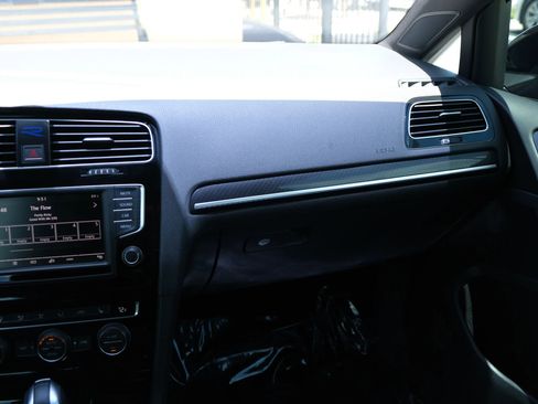 Used 2016 Volkswagen Golf R 4-Door image 27