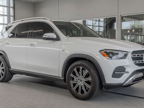 Used 2025 Mercedes-Benz GLE 450e 4MATIC w/ Driver Assistance Package image 11