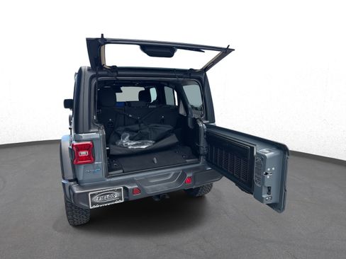 Used 2025 Jeep Wrangler Unlimited Rubicon 4xe image 11