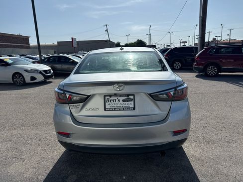 Used 2019 Toyota Yaris Sedan image 7