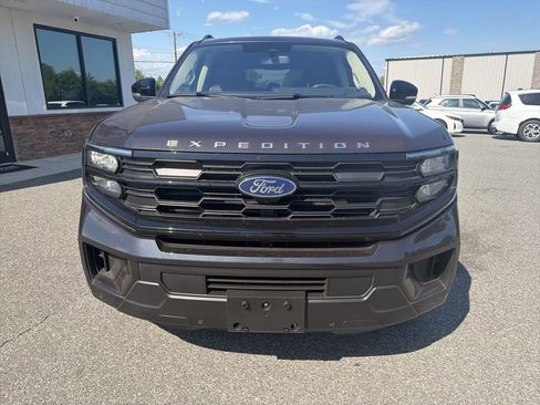 Used 2025 Ford Expedition Active image 10
