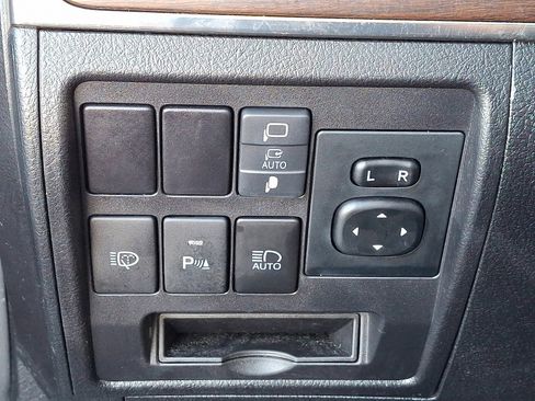 Used 2021 Toyota Land Cruiser image 27