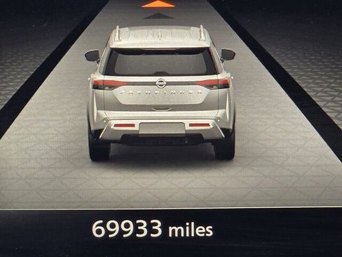 Used 2023 Nissan Pathfinder Platinum image 11