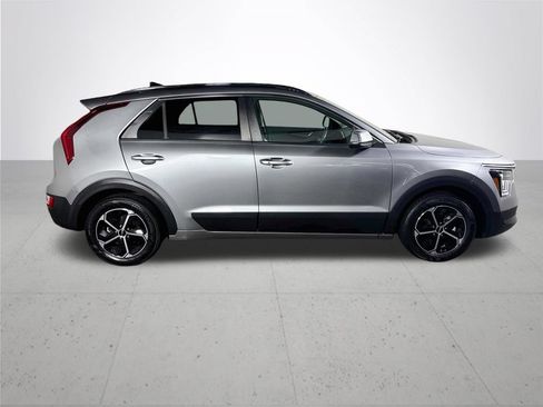 Certified 2023 Kia Niro EX FWD image 6