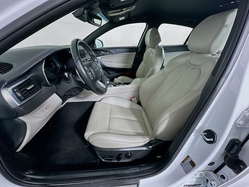 Used 2023 Genesis G70 2.0T image 13