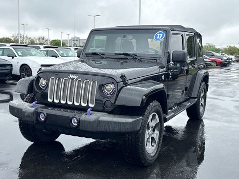 Used 2017 Jeep Wrangler Unlimited Sahara w/ Connectivity Group AWD/4WD image 7