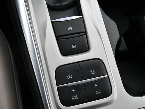 Used 2021 Ford Explorer XLT w/ Equipment Group 202A RWD image 28
