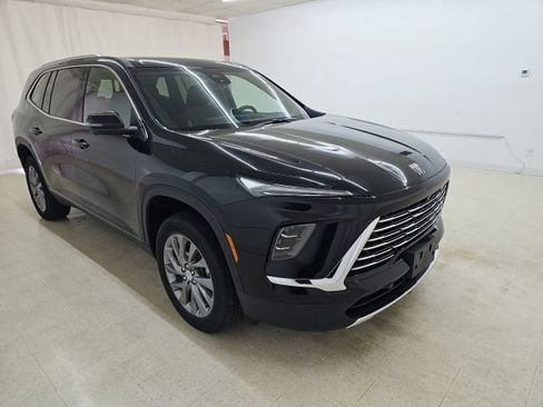 Used 2025 Buick Enclave Preferred AWD/4WD image 14