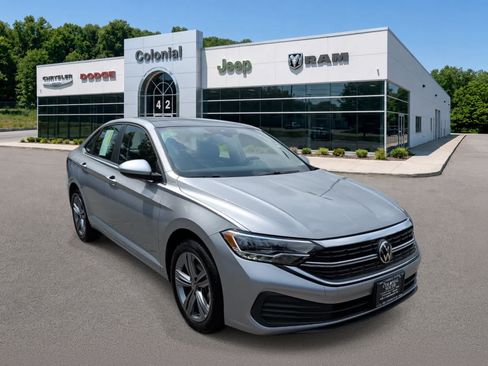 Used 2022 Volkswagen Jetta SE w/ Panoramic Sunroof Package FWD image 8