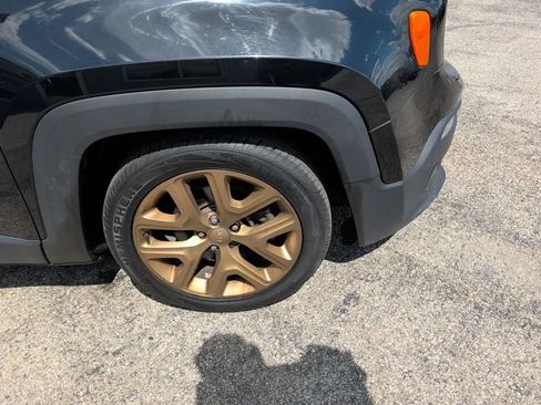 Used 2017 Jeep Renegade Altitude FWD image 12