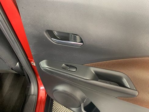 Used 2018 Nissan Kicks SR FWD image 34