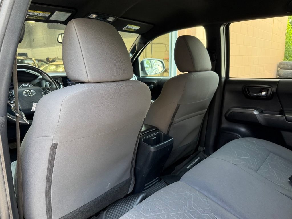 Used 2019 Toyota Tacoma TRD Off-Road w/ Technology Package AWD/4WD image 12