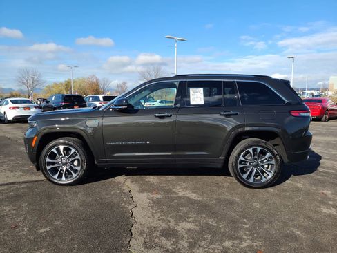 Used 2024 Jeep Grand Cherokee Overland w/ Trailer Tow Package image 11