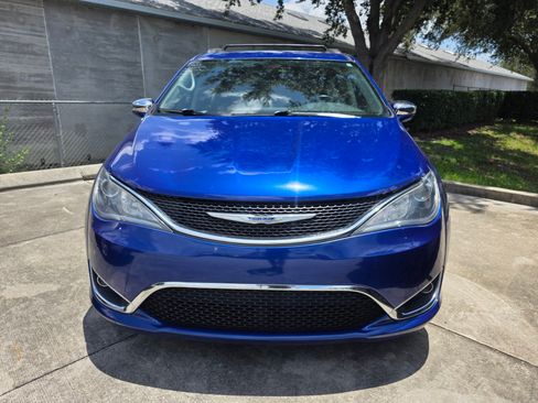 Used 2019 Chrysler Pacifica Limited FWD image 2