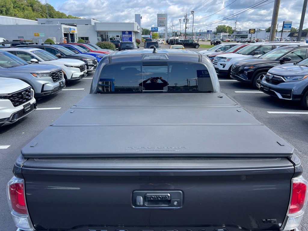 Used 2023 Toyota Tacoma TRD Off-Road w/ Black Out Package (TMS) AWD/4WD image 23