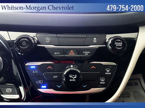 Used 2022 Chrysler Voyager LX image 34