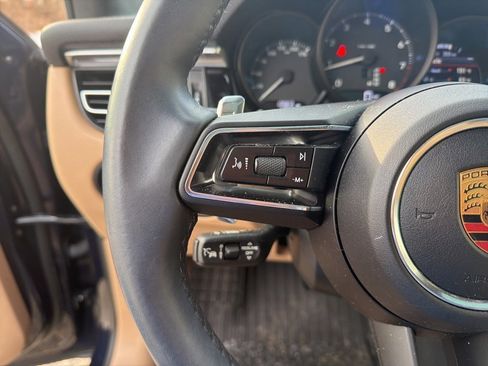 Used 2022 Porsche Macan image 11