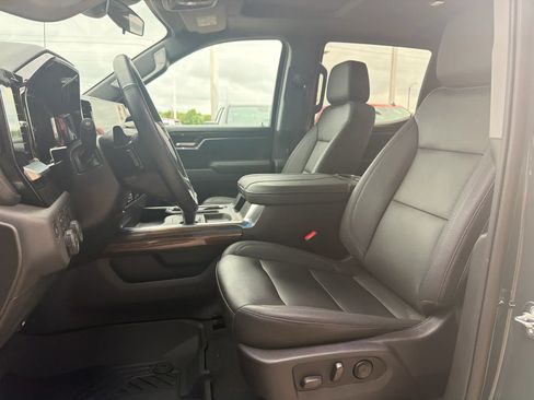 Used 2026 Chevrolet Silverado 1500 LT Trail Boss w/ LT Trail Boss Premium Package AWD/4WD image 14