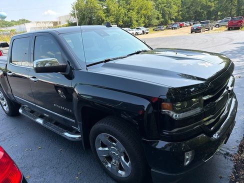 Used 2017 Chevrolet Silverado 1500 LTZ Z71 w/ LTZ Plus Package AWD/4WD image 4