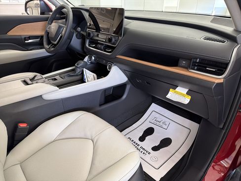 New 2026 Toyota Grand Highlander Limited AWD/4WD image 37