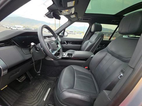 Used 2023 Land Rover Range Rover SE AWD/4WD image 3